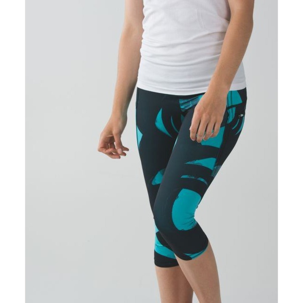 Lululemon Run Inspire Crop II Banana Leaf Deep Zircon Black Leggings Size 4